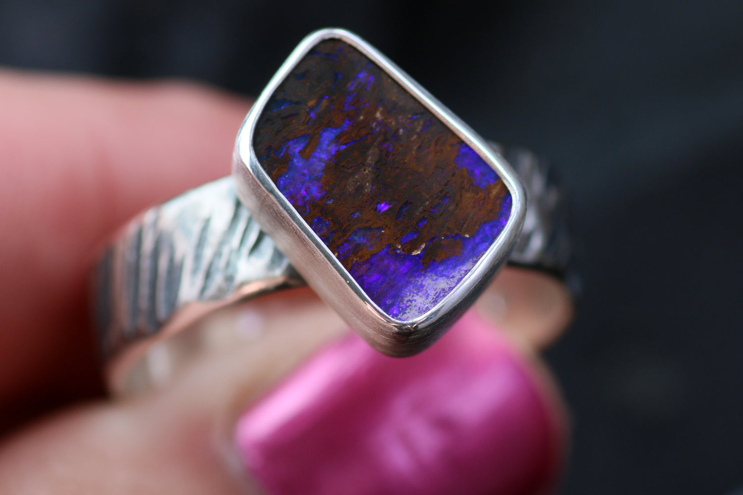 NAMIR PURPURA Silberring mit australischem Opal · EU 66