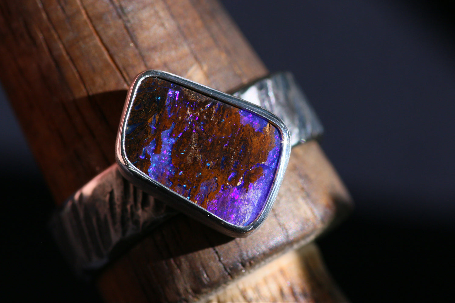 NAMIR PURPURA Silberring mit australischem Opal · EU 66