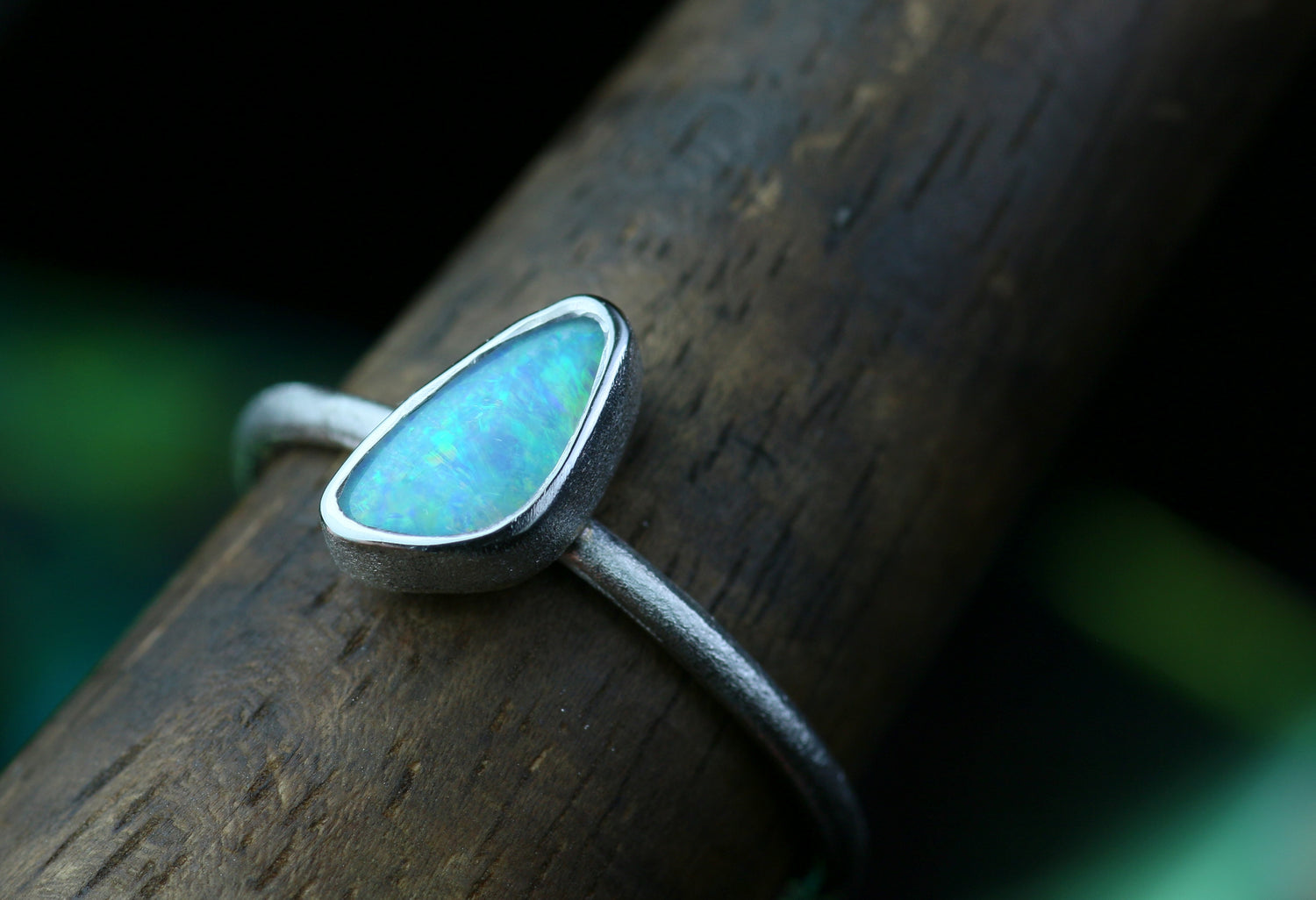IRIS MARIS Silberring mit bezauberndem Opal · Ringgrösse EU 57 - 58