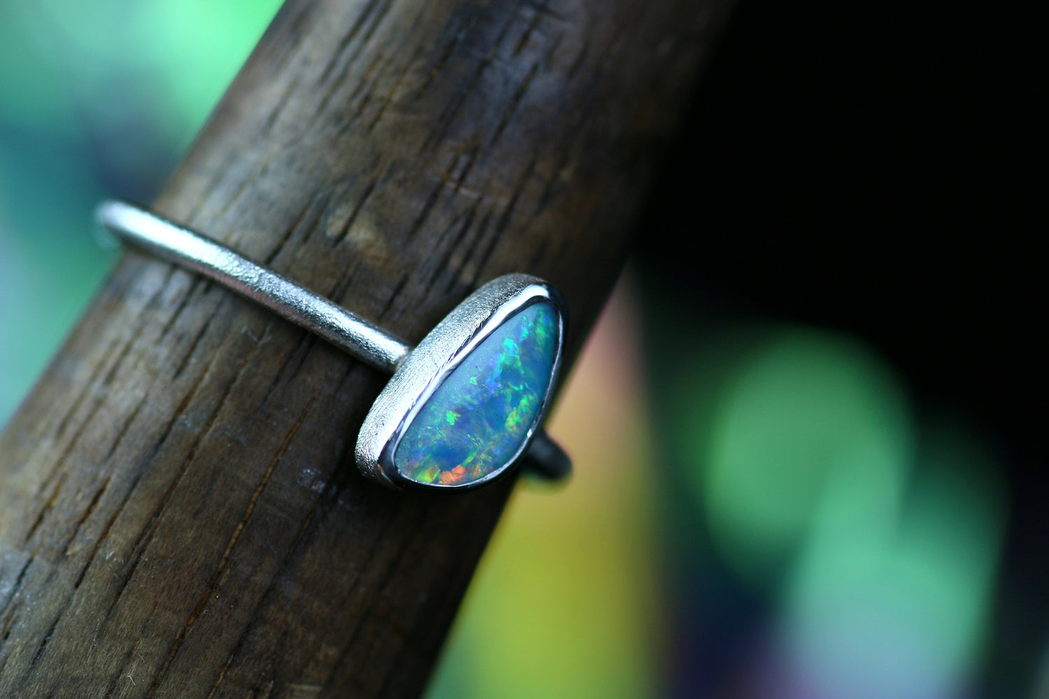 IRIS MARIS Silberring mit bezauberndem Opal · Ringgrösse EU 57 - 58