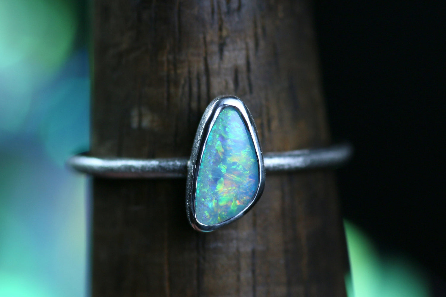 IRIS MARIS Silberring mit bezauberndem Opal · Ringgrösse EU 57 - 58
