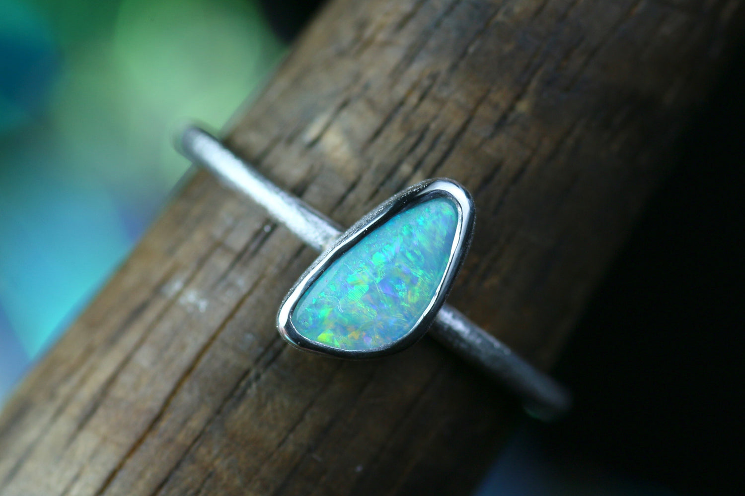 IRIS MARIS Silberring mit bezauberndem Opal · Ringgrösse EU 57 - 58