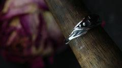 Infinity Ring aus Silber 925 mit handgefeiltem Herz aus 18K Roségold – Symbol ewiger Liebe